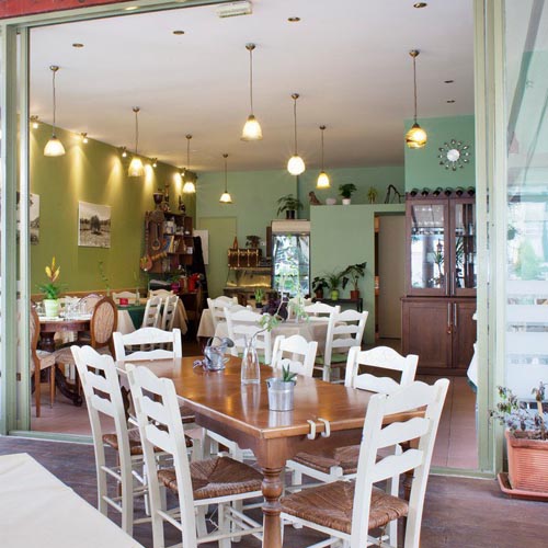 Τα Άργουρα είναι η πιο funky ψαροταβέρνα της Αθήνας